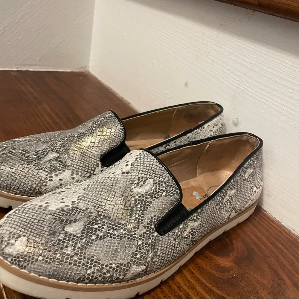 Flat shoes
